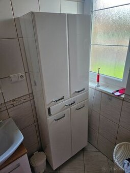 Koupelnova skříňka