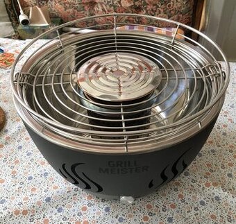 Stolní gril na dřevěné uhlí grillmaster