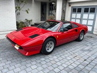 Krásné Ferrari 308 GTSI z roku 1981