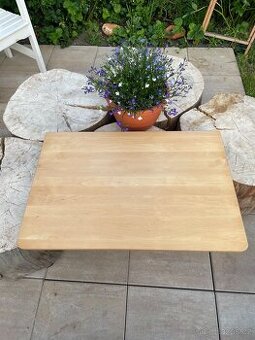 Jídelní stůl na stěnu