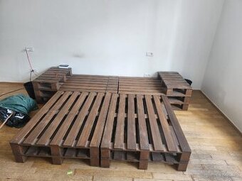 Postel z palet
