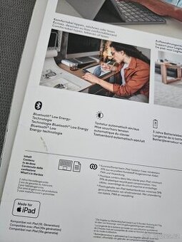 Logitech Slim Folio - Kryt s klavesnicou pro iPad [10th gen]
