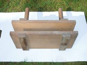 Upínací přípravek pro truhláře