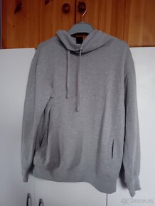 Šedá pánská mikina se šněrováním u krku