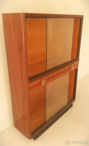 Vitrína a šatní skříň 50.léta