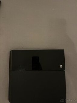 Prodám PS4 použitou a ps4 kameru - 1