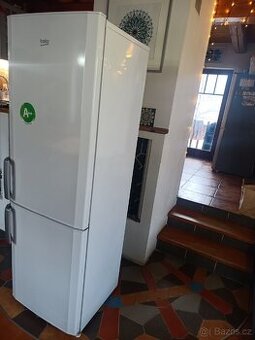 Lednice s mrazákem Beko