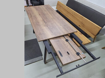 Nový jídelní stůl rozkládací velmi bytelný  100 x200 + 100