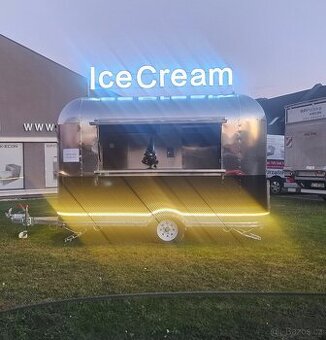 Food truck gastro přívěs v stylu retro