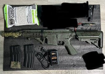 Airsoft modifikovanou zbraň s doplňkama