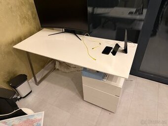 Kancelářský stůl novel