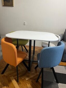 Designový jídelní set (stůl + 4 židle)