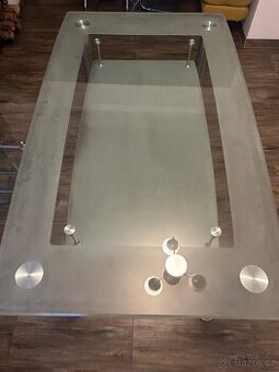 Velký skleněný stůl a skleněný stolek - 1