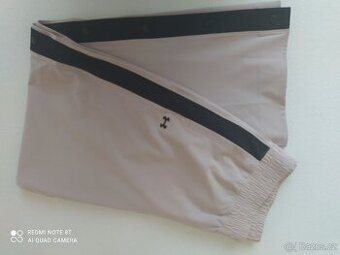 NOVÉ SPORTOVNÍ KALHOTY, zn. UNDER ARMOUR