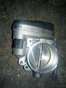 BMW 520i E60 škrtící klapka sání