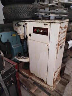 HNĚTAČ, ŠLEHAČ RE 22