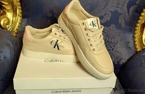 SLEVA Sneakersy Calvin Klein Jeans. Materiál kůže. Vel. 37.