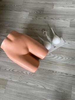 Figurína dámské pozadí+stojan na plavky,podprsenky