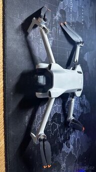 DJI Mini 3 – plně funkční elektronika, poškozená ramena