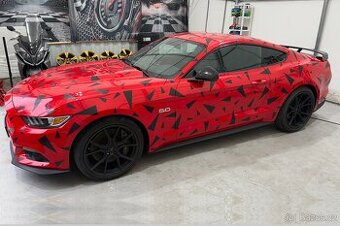 Ford Mustang 5.0 V8 coupe Manuál