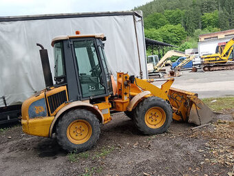Kolový nakladač JCB 407 -
