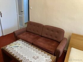 Starší zachovalý nábytek - 1
