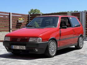 Fiat Uno Turbo i.e. logo