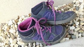 Kotníkové outdoor boty Quechua vel.35