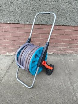 Prodám vozík na hadici GARDENA s navíjecím bubnem - s hadicí - 1