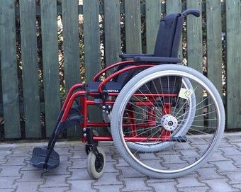 012-Mechanický invalidní vozík Meyra Avanti.