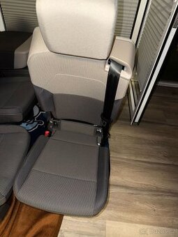 NOVÉ Prostřední sedadlo VW Multivan T7 v Top Stavu - 1
