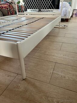 Postel zelezna Ikea