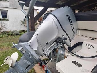 lodní motor