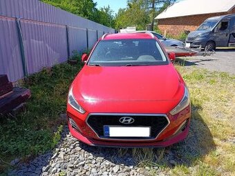 Hyundai I30 1.6CRDi 85kw, r.2019, klima, poškozen motor