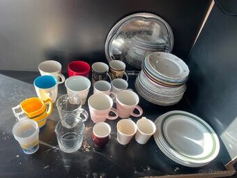 Hrnecky talire porcelan sklo