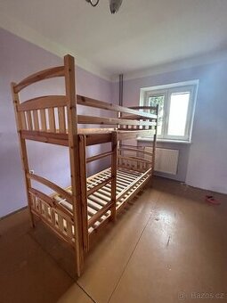 Dvouposchoďová postel