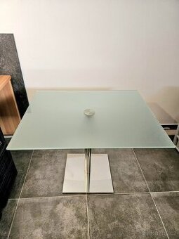 Jídelní stůl sklo/chrom