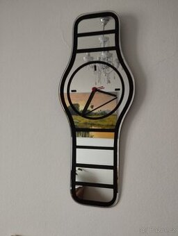 hodiny na zeď