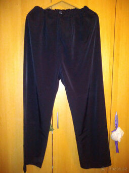 Černé kalhoty guma v pase + knoflík a zip v pase