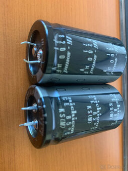 8200 uF/71V - NichFitrační kondenzátory do zesilovačů  2ks