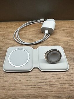 Bezdrátová Apple MagSafe Duo nabíječka