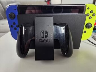 Kompletní sada Nintendo Switch – konzole + 18 her + přísluše