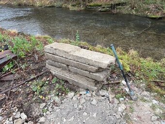 Betonové stropnice za odvoz