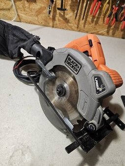 Okružní kotoučová pila Black & Decker CS 1250 L