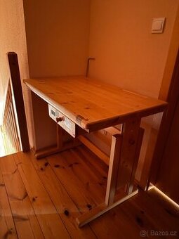 Dětský psací stůl