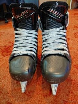Brankářské brusle Bauer PRO, vel. 9.5, FIT2,(středně široké)