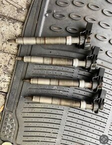 VSTŘIKY / VSTŘIKOVACÍ ČERPADLO VW T5.1 2.0 TDI , 103 kW