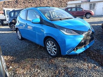 Toyota Aygo, 1.0-51kw,otevřená střecha,r.18