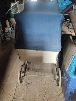 Retro kočárek na panenky