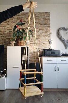 Celodřevěná dětská houpačka